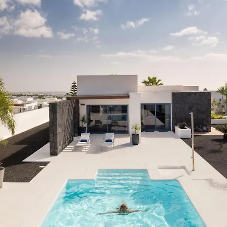 Playa Blanca Sleeps 6 Pool Air Con Wifi Villa Playa Blanca (Lanzarote)